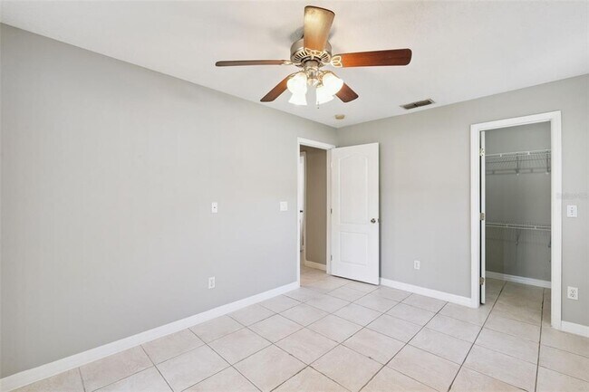 Building Photo - 886 Scenic View Cir