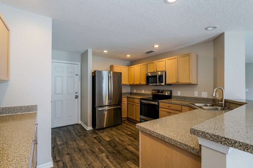 Building Photo - 11025 Golden Silence Dr