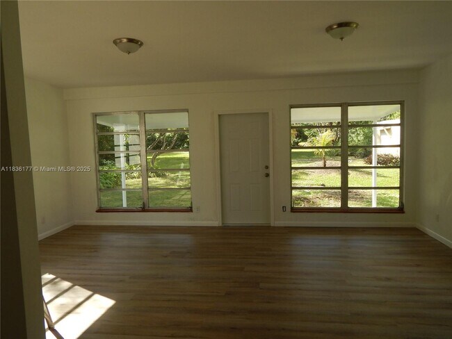 Building Photo - 7800 SW 69th Ave