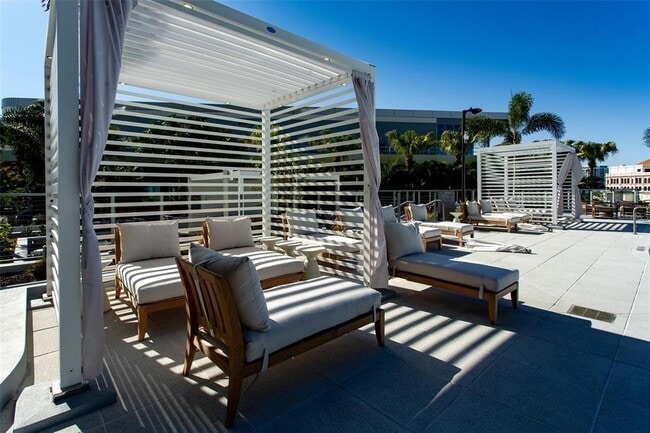 Building Photo - 400 Central Ave