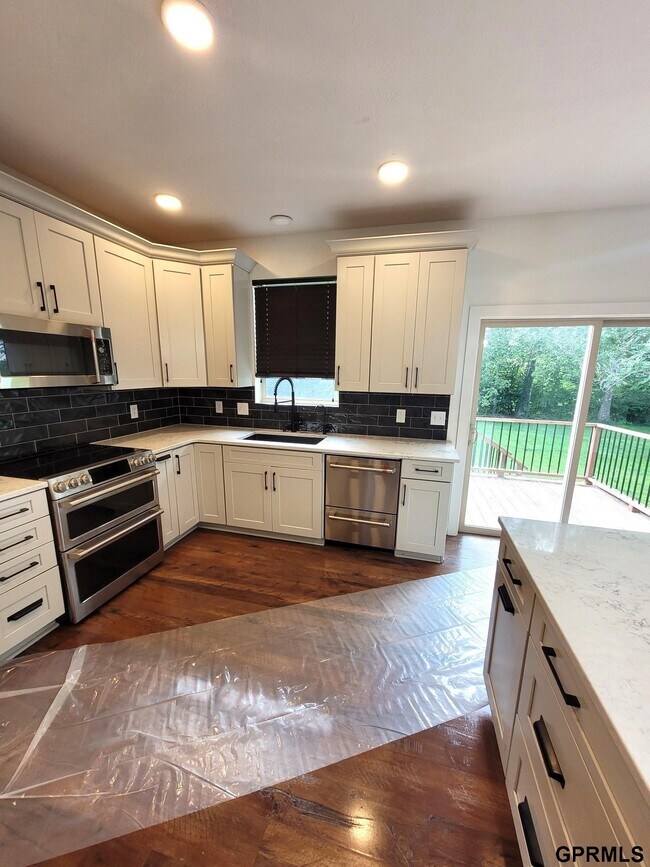 Building Photo - 16402 Iske Dr