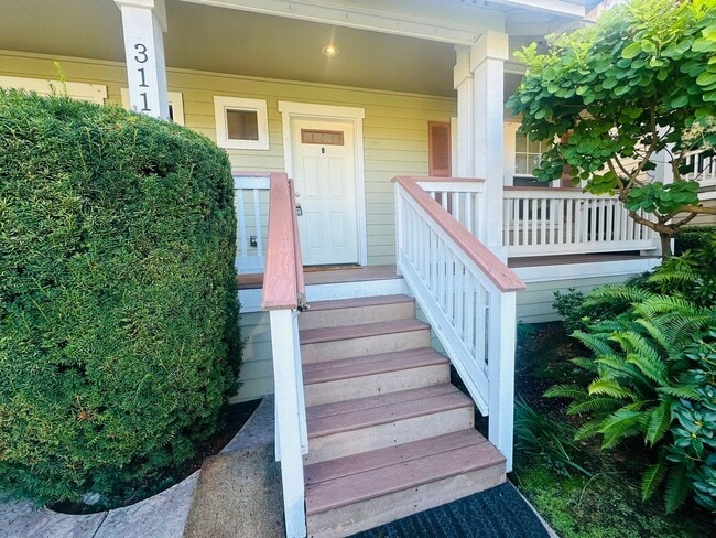 Building Photo - Beautiful 3 Bedroom Townhome with Garage i...