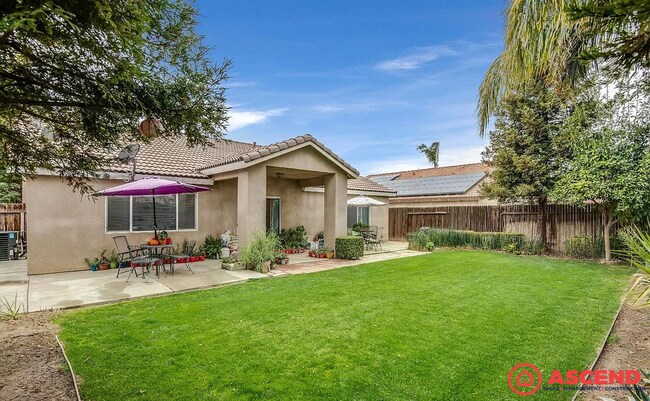 Building Photo - Beautiful 3BD/2BA Home in SW Bakersfield — Fireplace, Landscaping Included & Lovely Backyard!