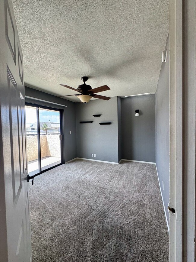 Building Photo - 3-Bedroom Condo with Spectacular Views in ...