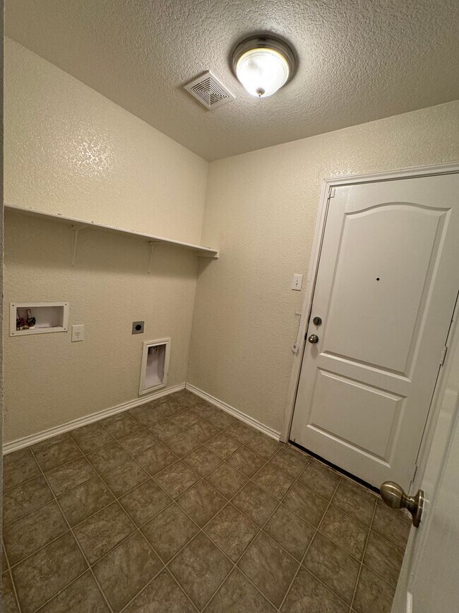 Building Photo - BEAUTIFUL SINGLE STORY HOME  |  CLOSE TO HWY 90 & 1604 | SHOPPING & RESTAURANTS