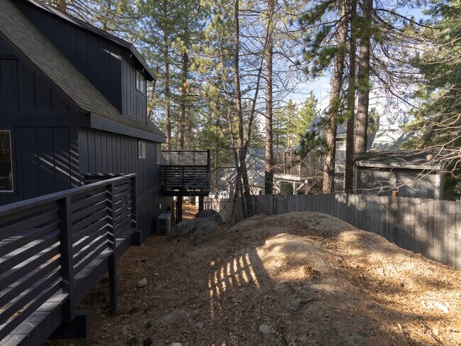 Building Photo - 32355 Nordic Dr