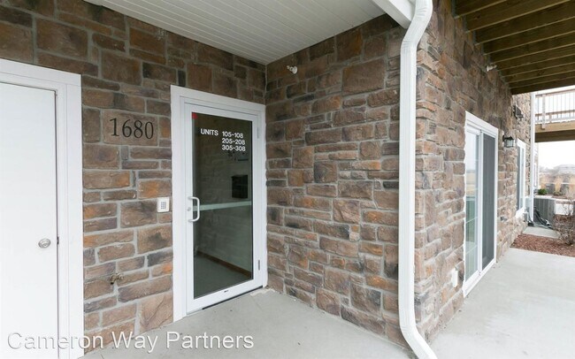 Building Photo - 1620 Lincoln Dr