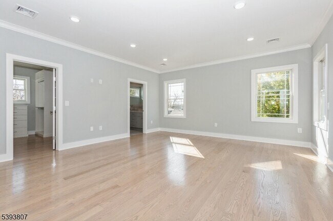 Building Photo - 8 Gregory Rd