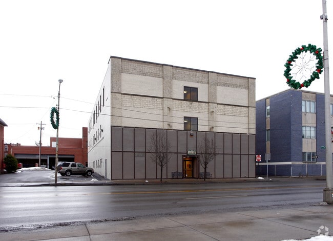 Primary Photo - Sheridan Place