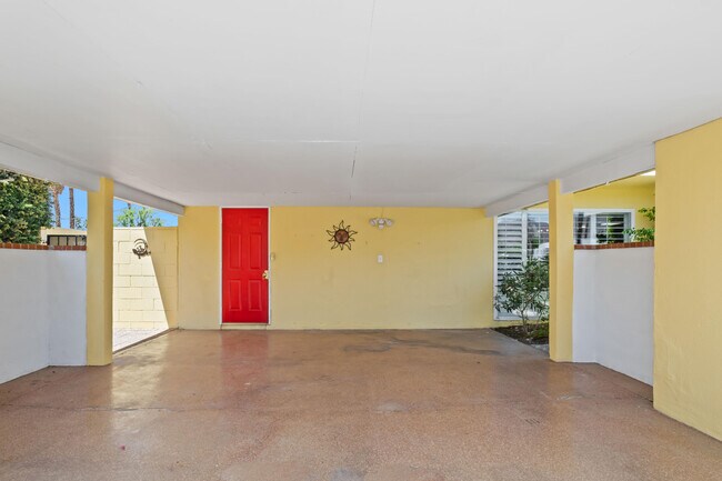 Building Photo - 74460 Fairway Dr
