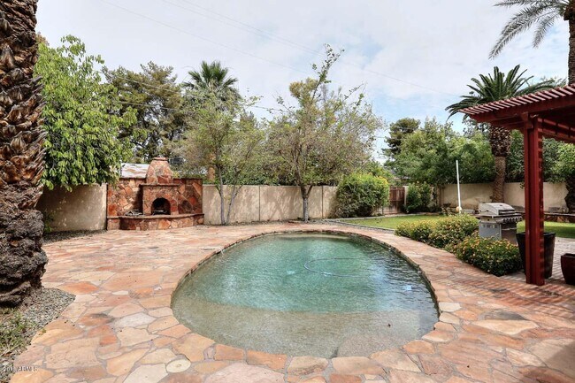 Building Photo - 4420 N 46th Pl