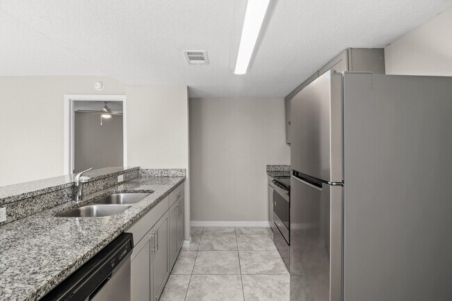 Building Photo - 2625 Heathcote Dr