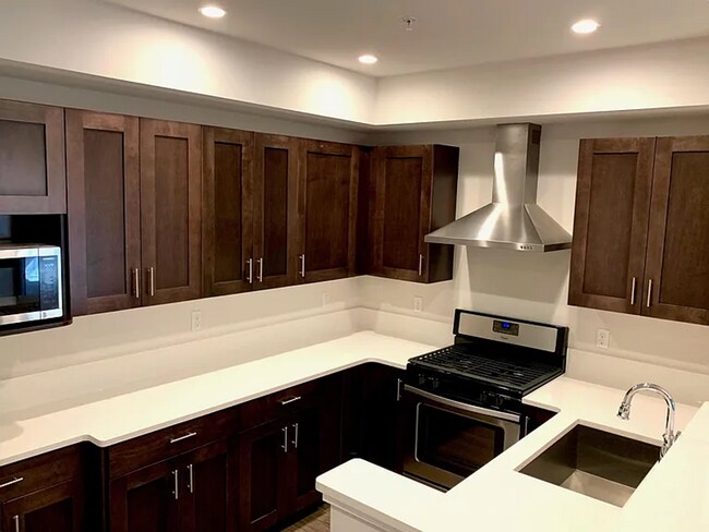 Building Photo - 2 bed/1 bath in Southeast Redmond