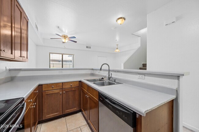 Building Photo - 4608 W Maryland Ave