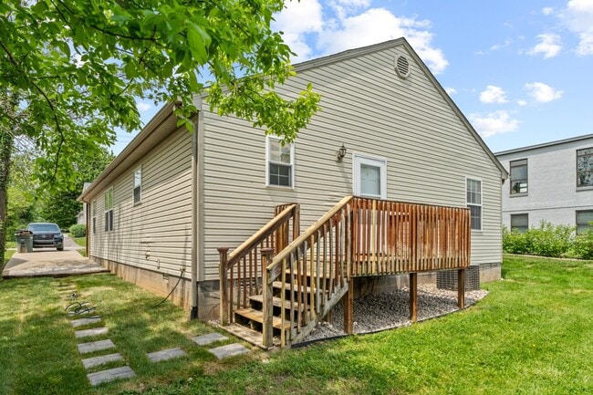 Building Photo - 227 N Miles St