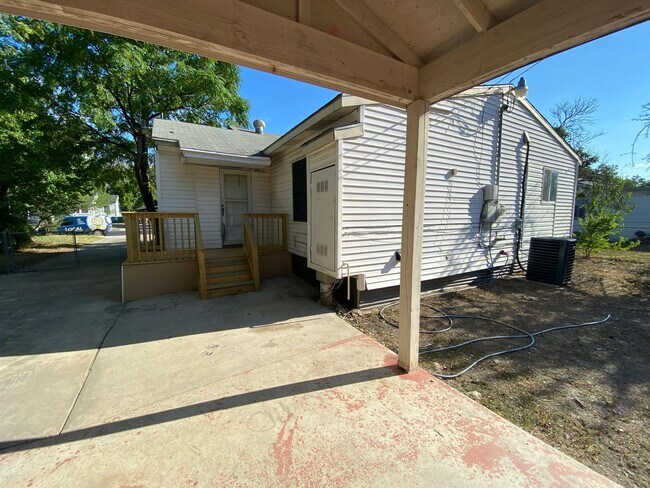 Building Photo - SEPTEMBER  HALF OFF First Month Rent