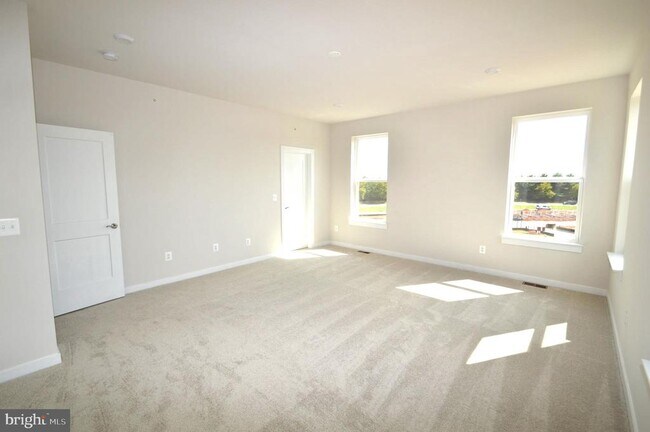 Building Photo - 43795 Middleway Ter