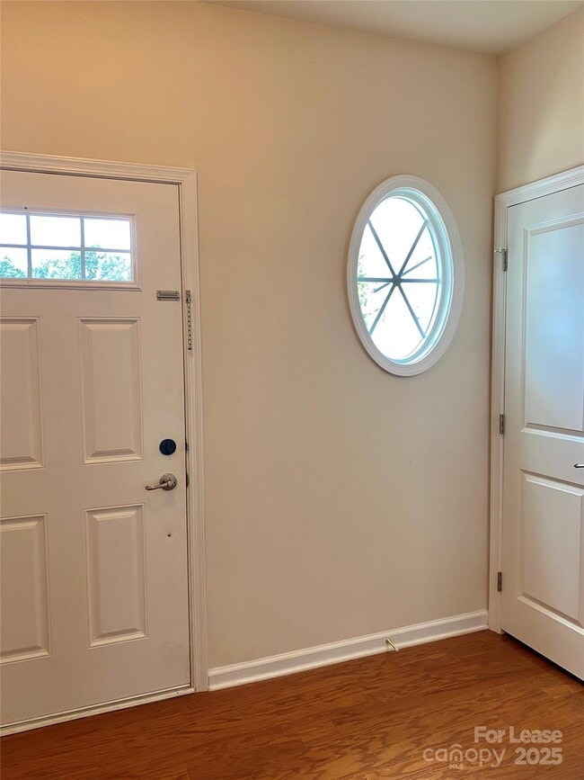 Building Photo - 2601 Silverthorn Dr