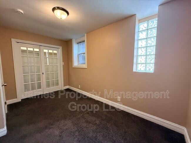 Building Photo - 835 N Paulina St