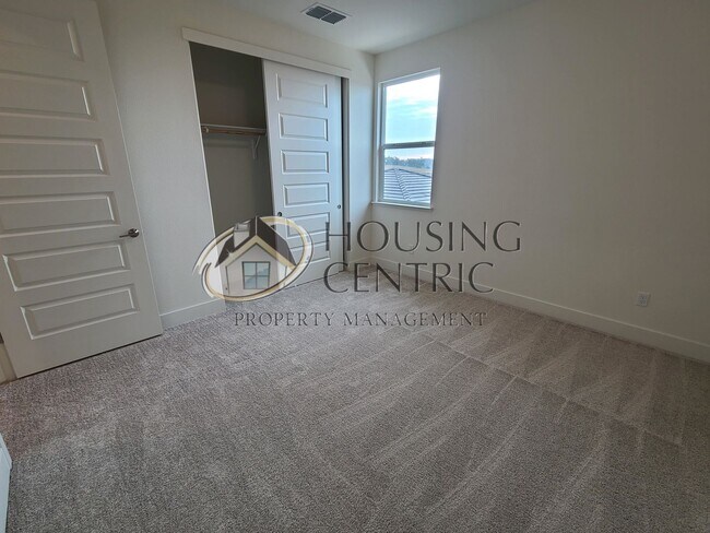 Building Photo - 8067 Grant Dr