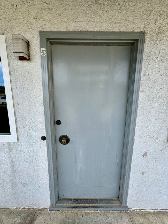 Building Photo - Ground Floor 1 Bed/1Bath Apartment in El Cerrito - Remodeled with 1 Parking Space Included