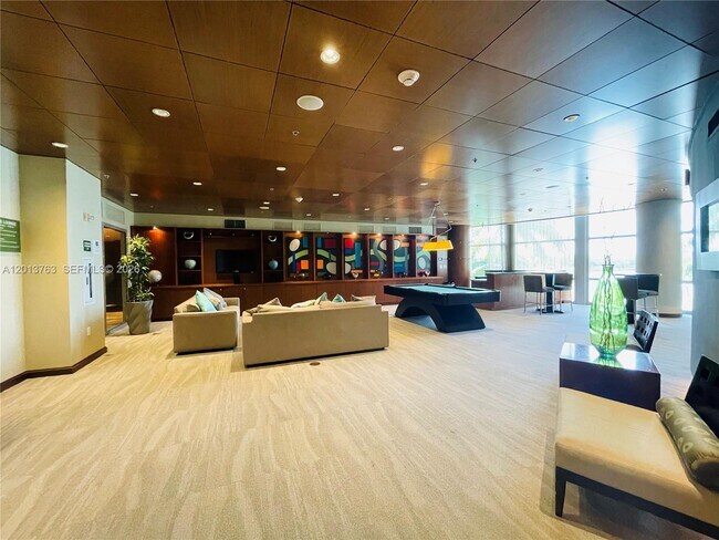 Building Photo - 2681 N Flamingo Rd