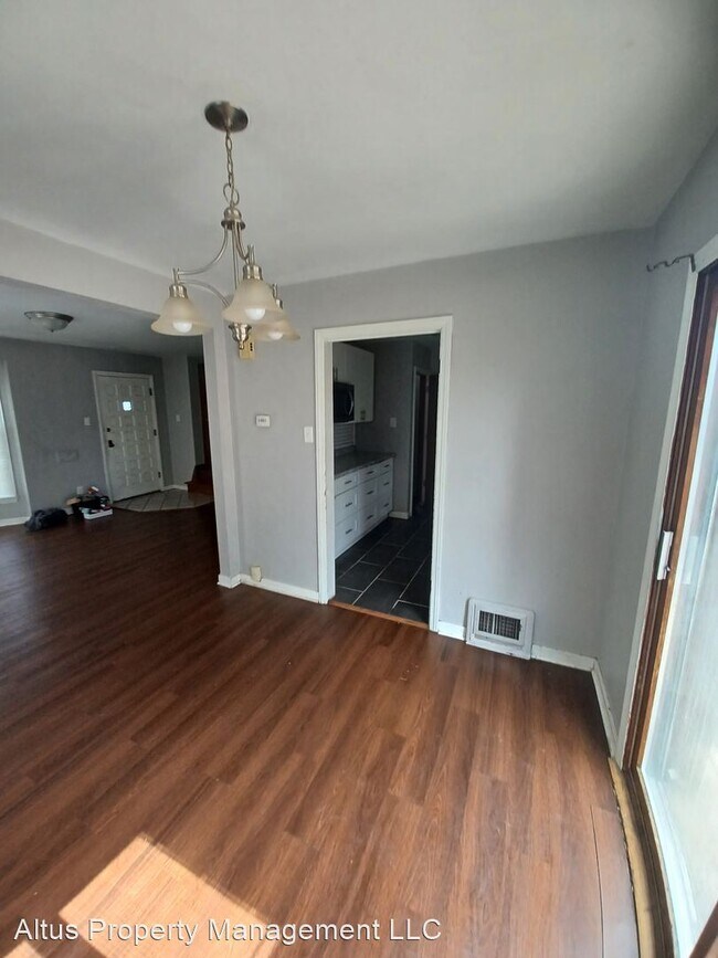 Building Photo - 3 br, 1 bath House - 1011 Wentworth Ave
