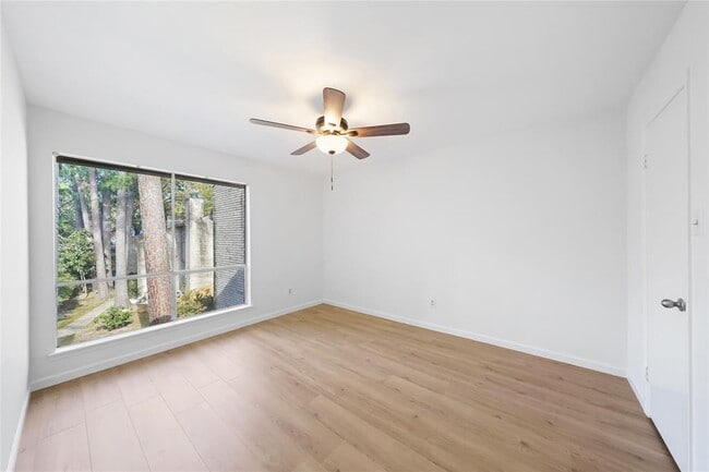 Building Photo - 2139 Lake Village Dr