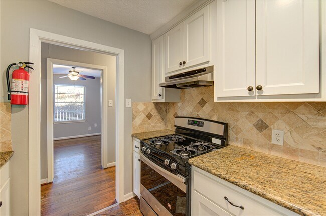 Building Photo - 2714 Southmore Ave