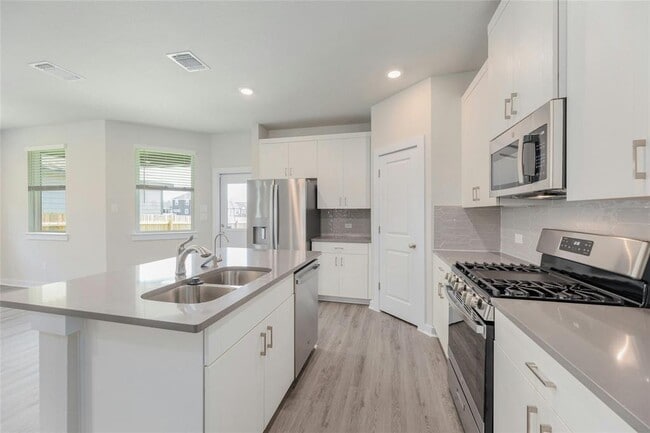 Building Photo - 512 Clearlake Dr
