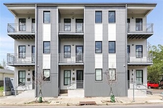 Building Photo - 3431 Chartres St