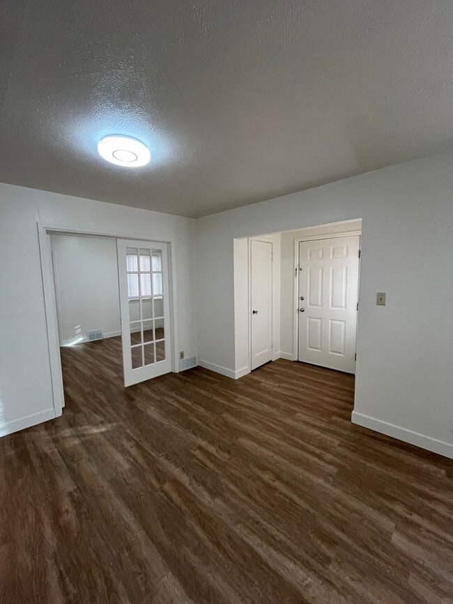 Building Photo - 2923-2925 Poly Dr