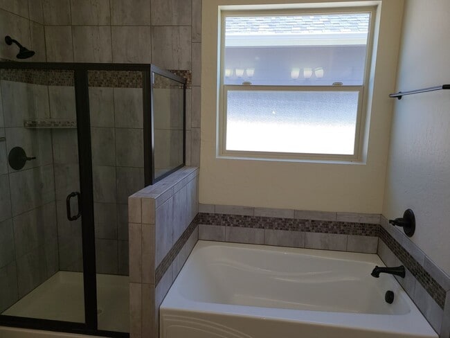 Building Photo - Beautiful Custom 3 bedroom 2 bath Home for Rent in Post Falls, ID