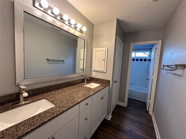 Building Photo - 6810 Crystal Point Dr
