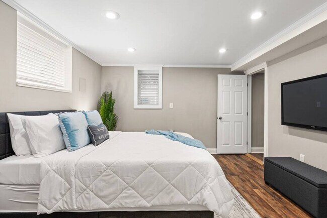 Building Photo - 657 McGruder St NE