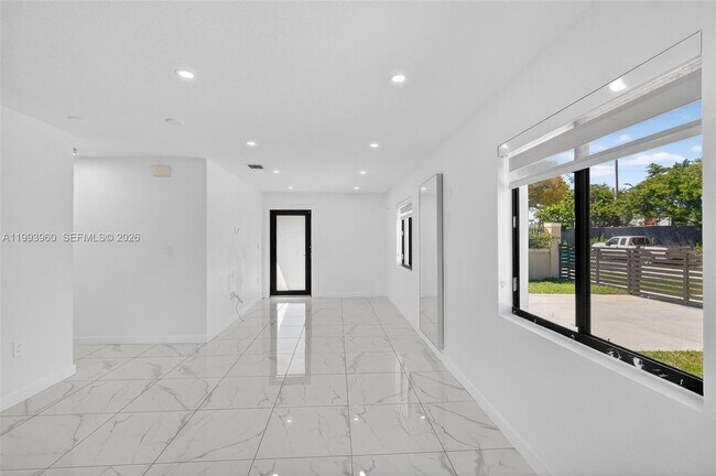 Building Photo - 2492 SW 44th St