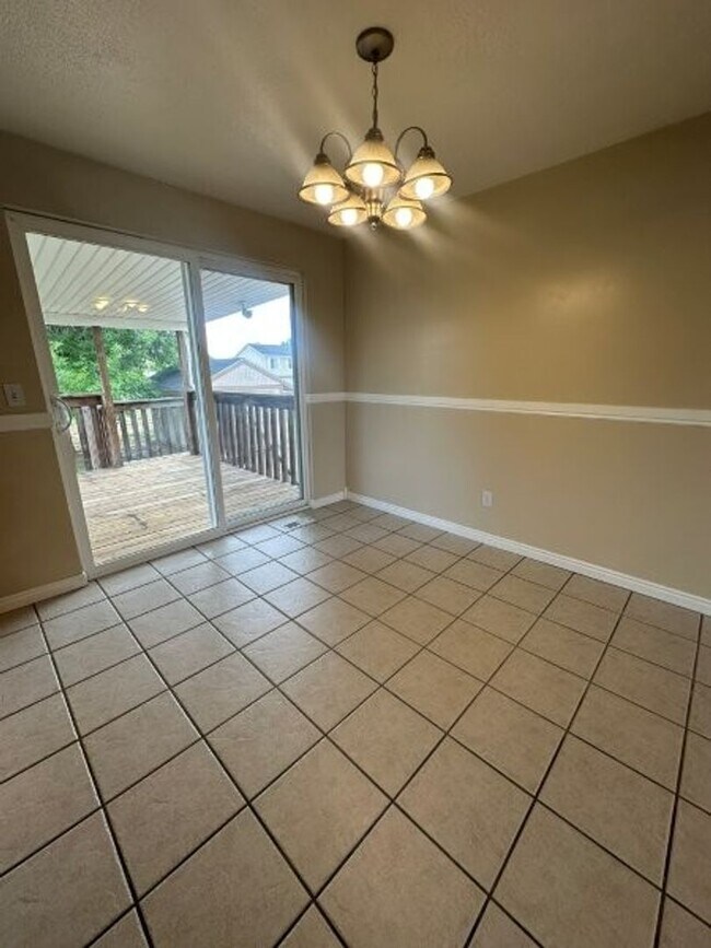 Building Photo - Spacious & Affordable! 5 Bed 2 Bath Home f...
