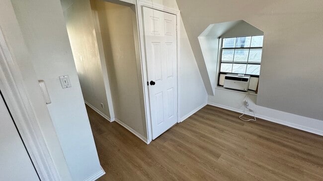 Building Photo - 459 N Alfred St