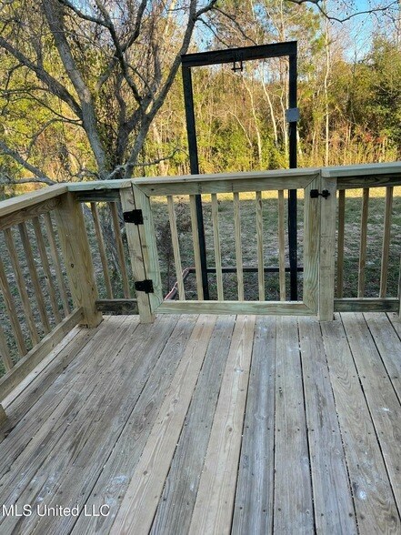 Building Photo - 412 Robert St