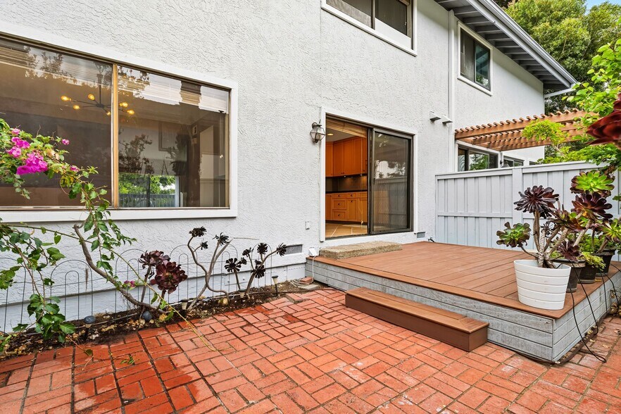 Building Photo - 8246 Caminito Modena