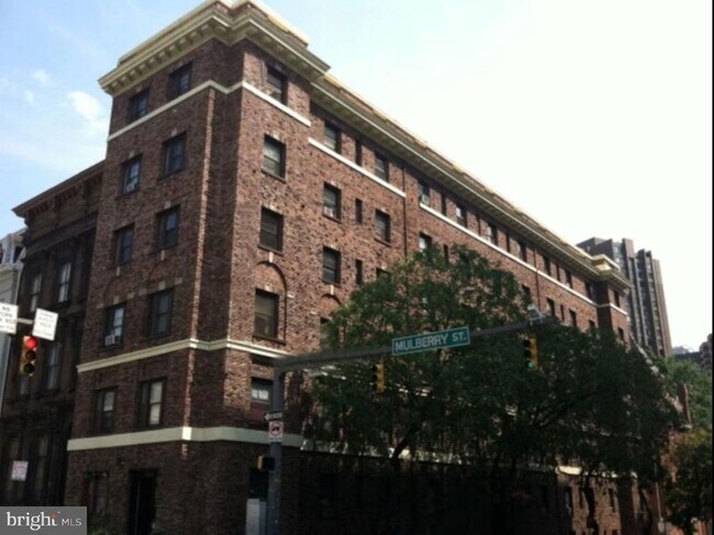 Building Photo - 19 W Mulberry St