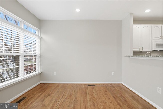 Building Photo - 5053 Kilburn St