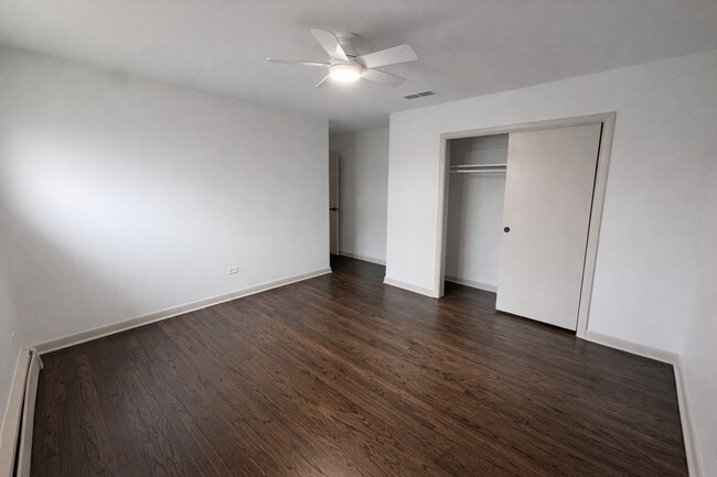 Building Photo - 933 College Ave