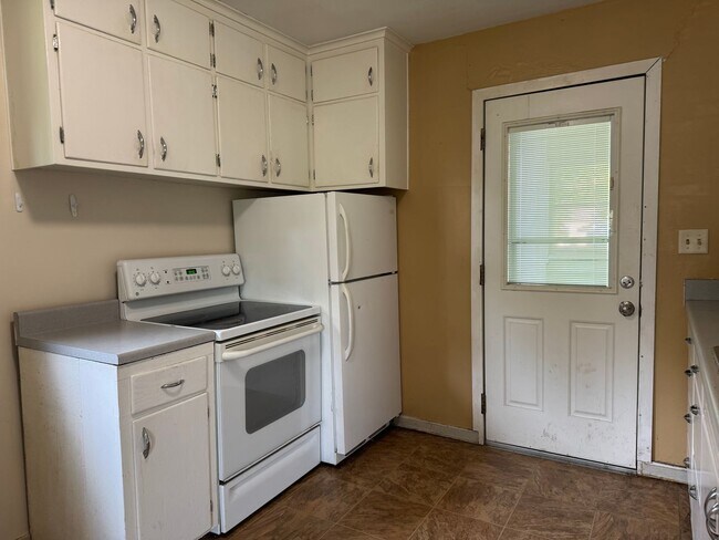 Building Photo - 4 Bedroom 2 Bath - North Fargo
