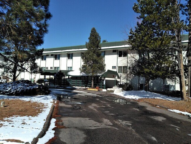 Building Photo - Great location off Leetsdale/Parker and Fl...