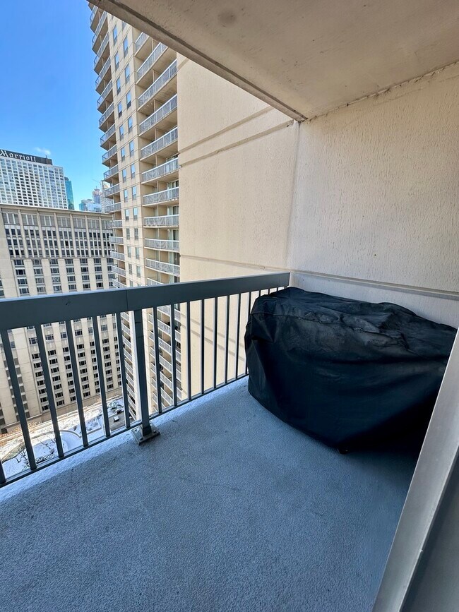 Building Photo - 545 N Dearborn St