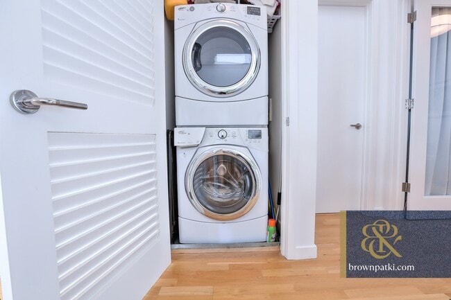 Building Photo - 3190 Scott St