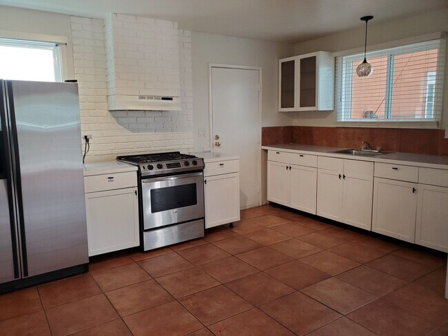 Building Photo - PRIVATE 3 bed/3 bath HOME + Office. NO OTHER UNITS ON PROPERTY.
