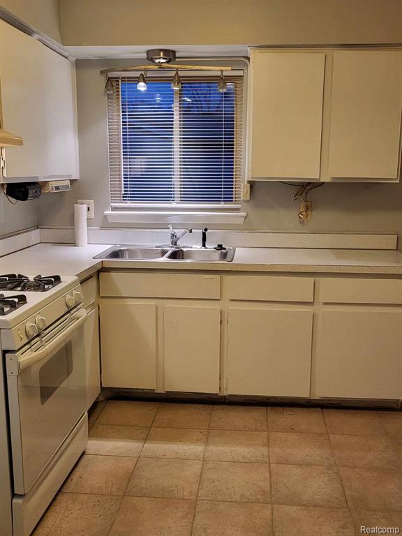 Building Photo - 1342 S Linville Ave