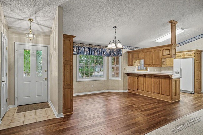 Building Photo - Spacious 3-Bedroom Home for Long-Term Lease in Hot Springs Village
